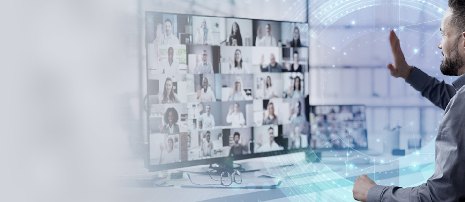 Imagen ilustrativa de una persona teniendo una videoconferencia Telnor